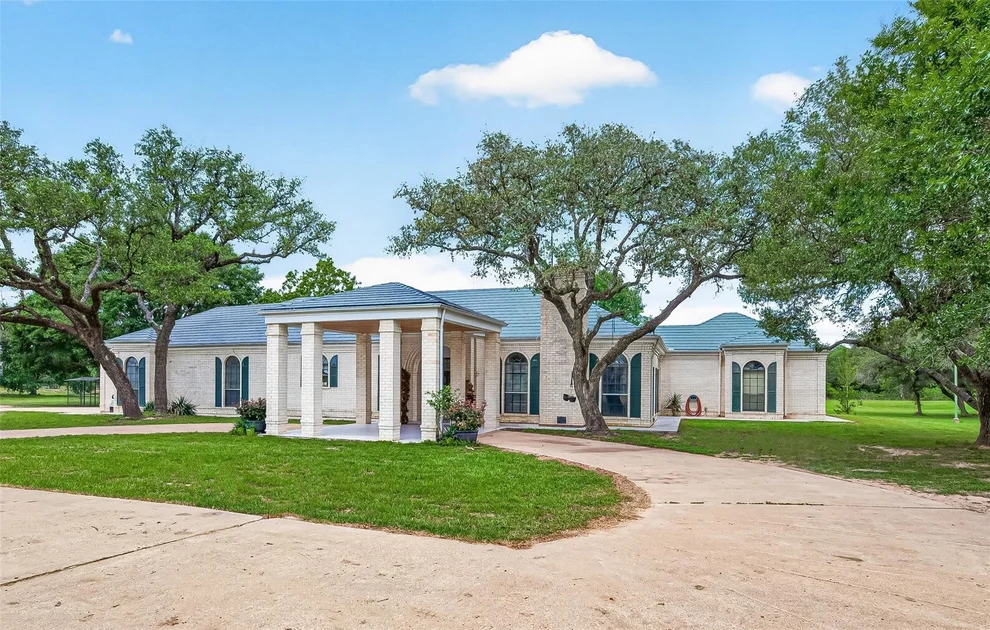 Unit for sale at 1218 Forest Oak Drive, Altair, TX 77442