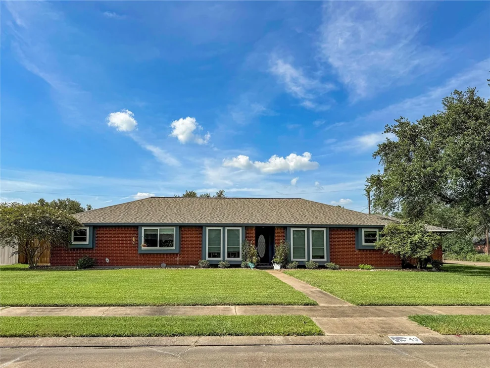 Unit for sale at 49 Colony Square, Angleton, TX 77515