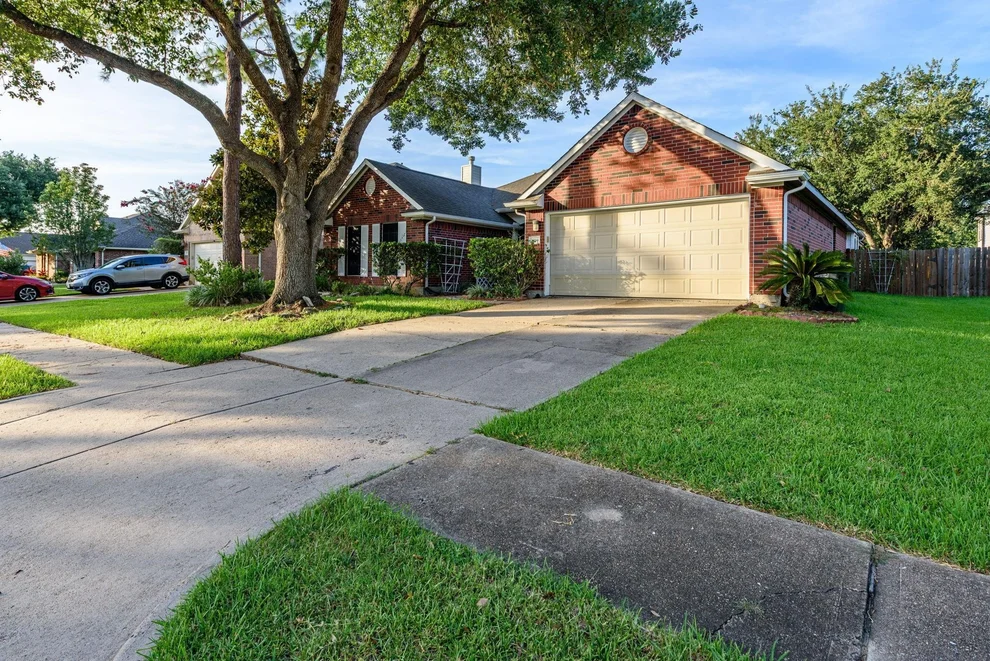 Unit for sale at 1819 Castle Oaks Drive, Pearland, TX 77581