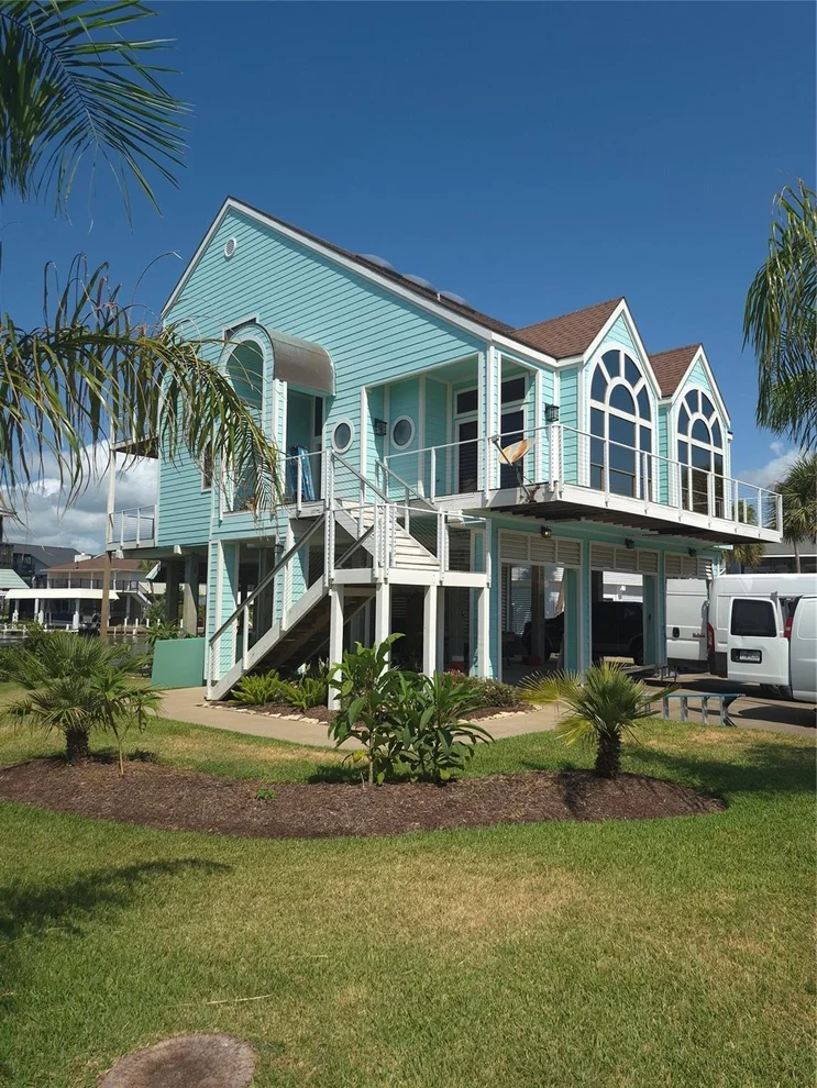 Unit for sale at 129 Quayside Drive, Tiki Island, TX 77554