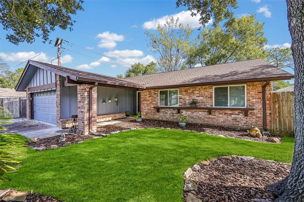 Unit for sale at 4015 Ravine Drive, Friendswood, TX 77546
