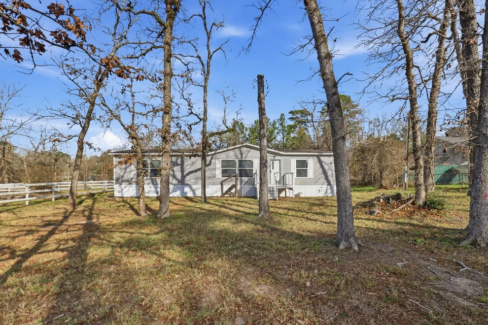 Unit for sale at 101 Oakdale Drive, Huntsville, TX 77320