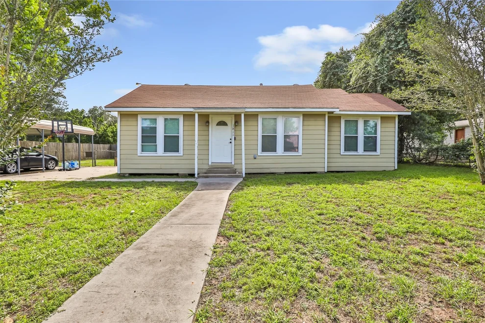 Unit for sale at 1811 Reese Street, Liberty, TX 77575