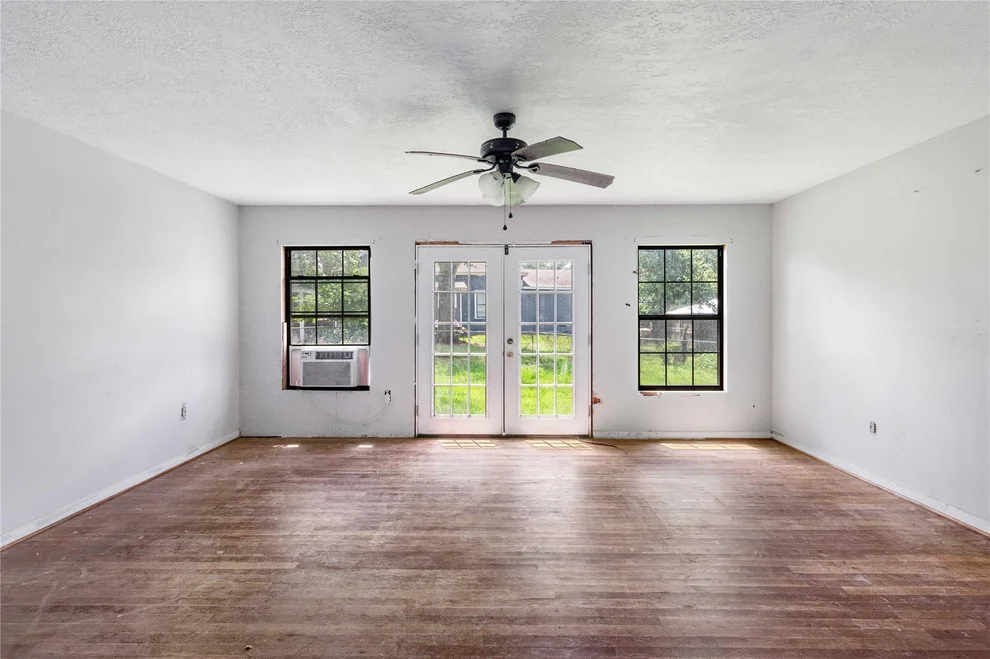 Unit for sale at 411 N Baron Street, Bellville, TX 77418