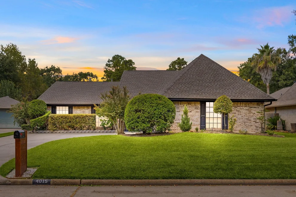 Unit for sale at 4015 Valley Haven Drive, Houston, TX 77339