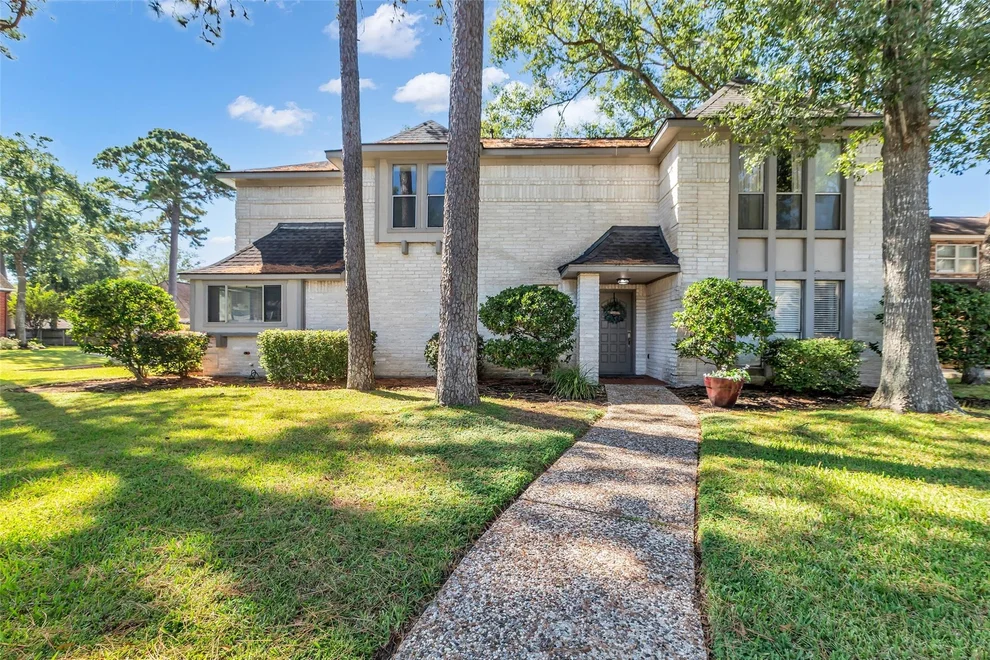 Unit for sale at 18303 Aldermoor Drive, Spring, TX 77388