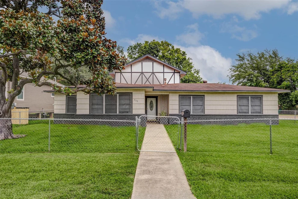Unit for sale at 315 Avenue A, South Houston, TX 77587