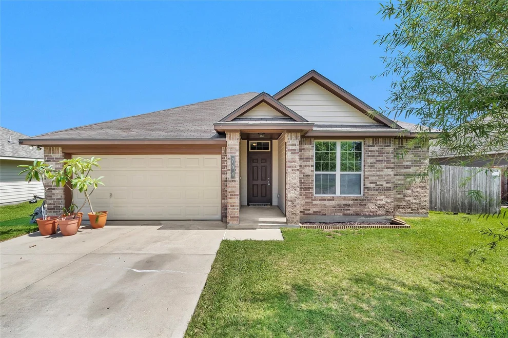 Unit for sale at 704 Mockingbird Street, Navasota, TX 77868