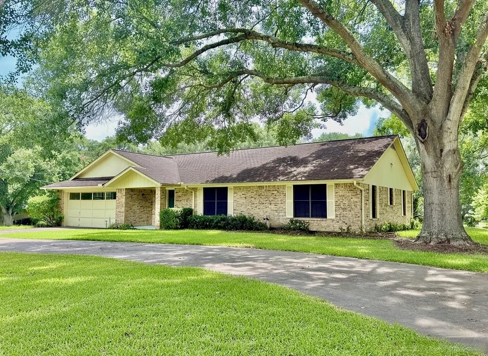Unit for sale at 2710 Heather Glen, Brenham, TX 77833
