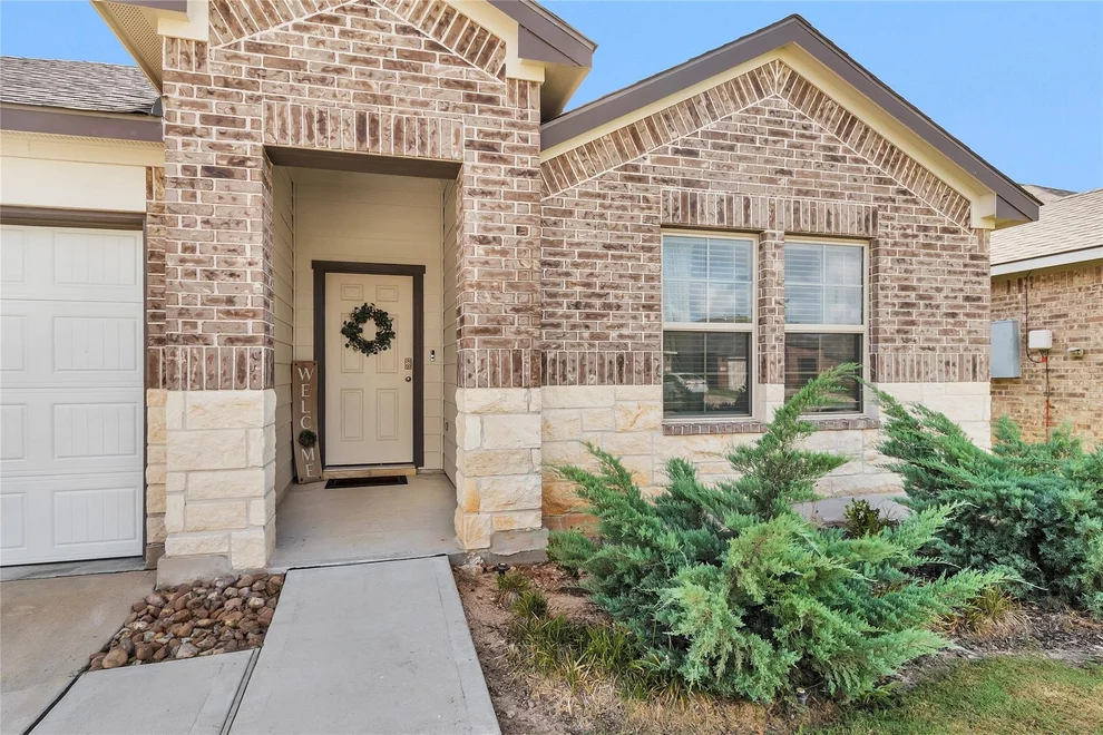 Unit for sale at 2409 Mulligan Lane, Navasota, TX 77868