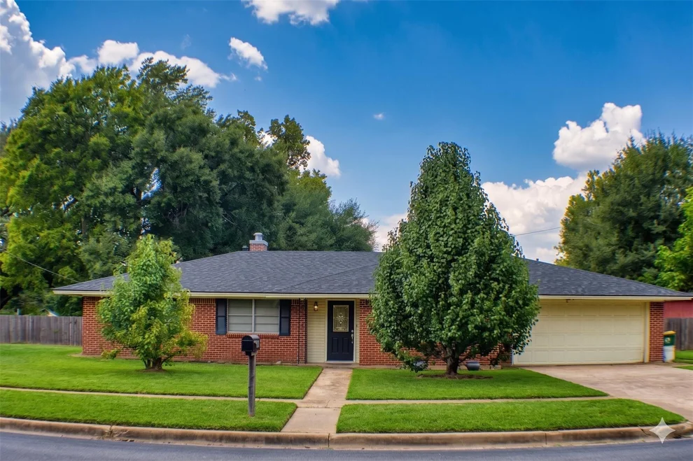 Unit for sale at 202 Rose Marie Boulevard, Hearne, TX 77859