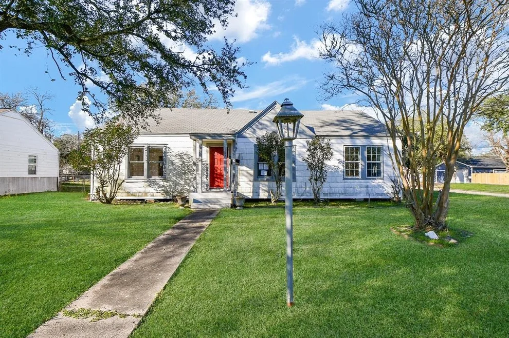 Unit for sale at 802 18th Avenue N, Texas City, TX 77590