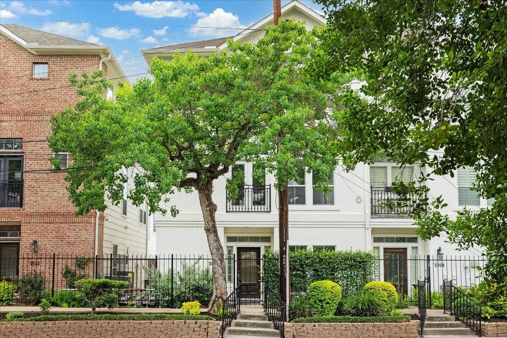 Unit for sale at 3920 Blossom Street, Houston, TX 77007