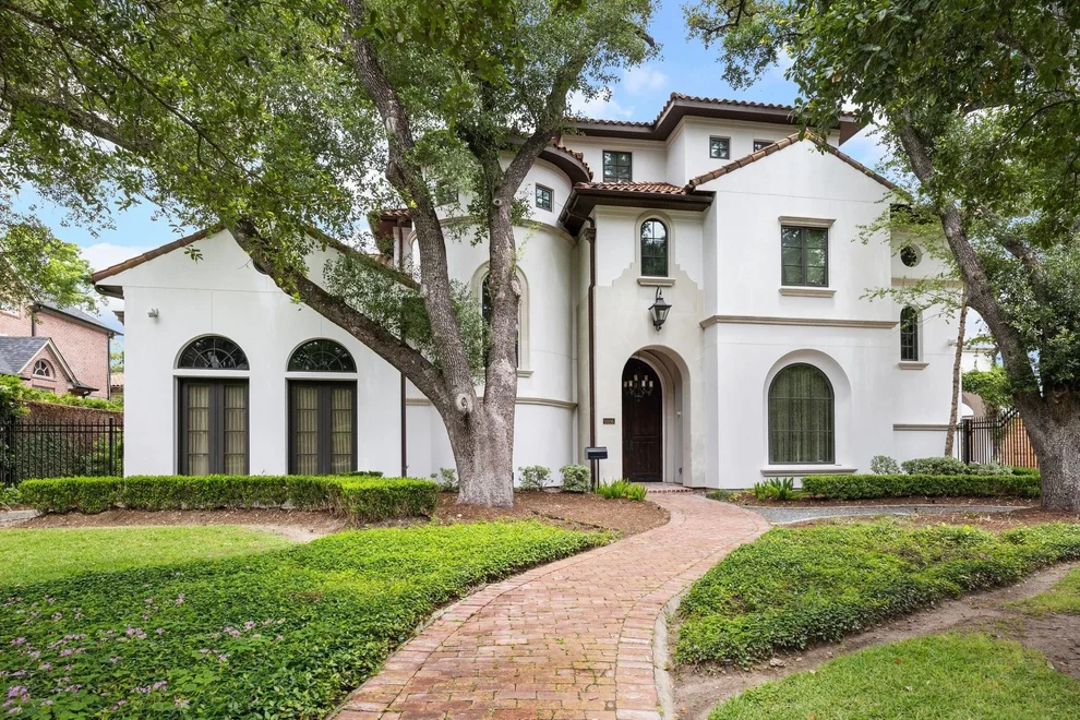 Unit for sale at 5556 Lynbrook Drive, Houston, TX 77056