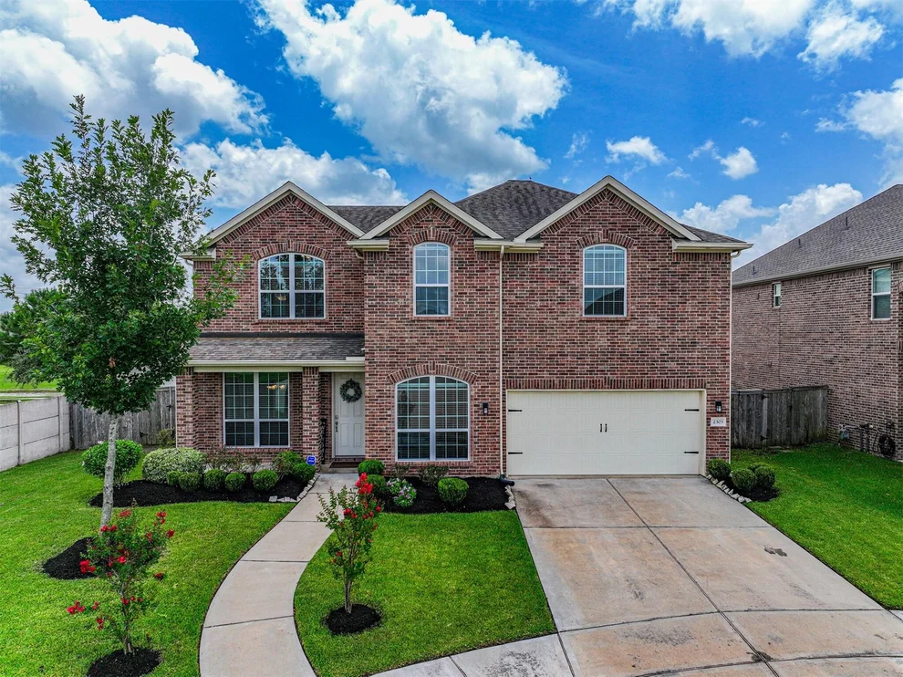 Unit for sale at 2303 Rosehill Garden Trail, Pearland, TX 77089