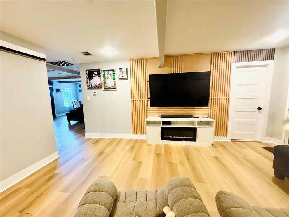 Unit for sale at 4211 Knoxville Street, Houston, TX 77051