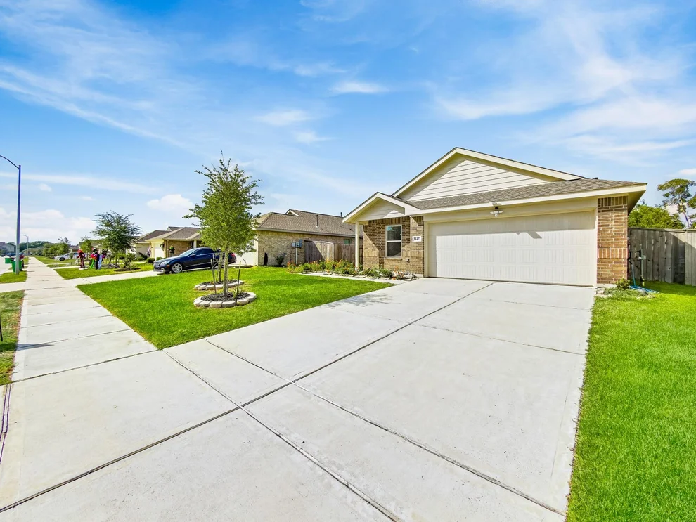 Unit for sale at 14423 Woodcott Warren Way, Rosharon, TX 77583