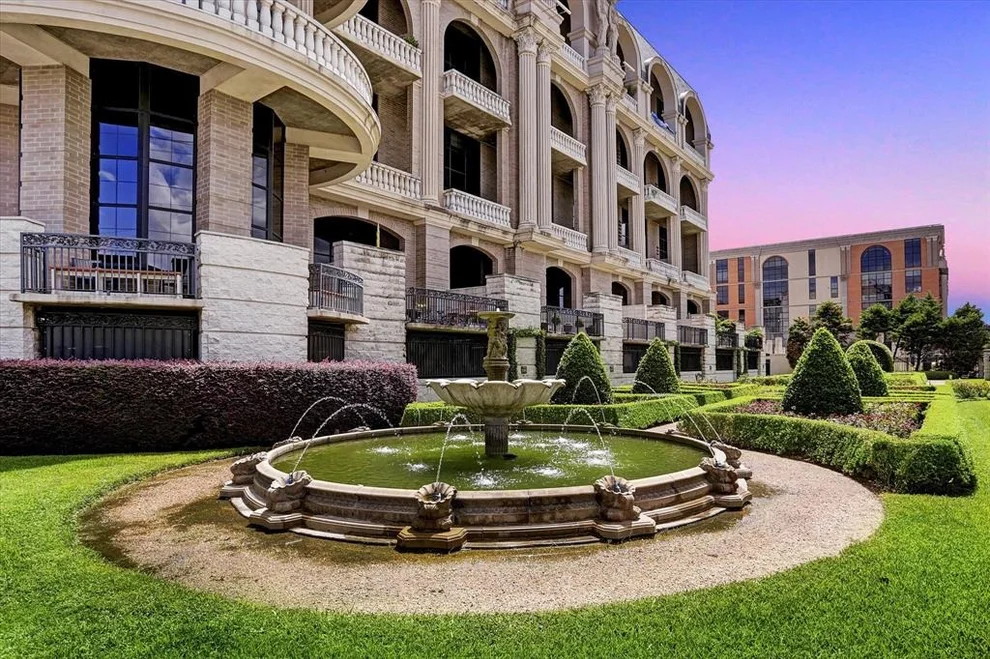 Unit for sale at 1005 S Shepherd Drive, Houston, TX 77019