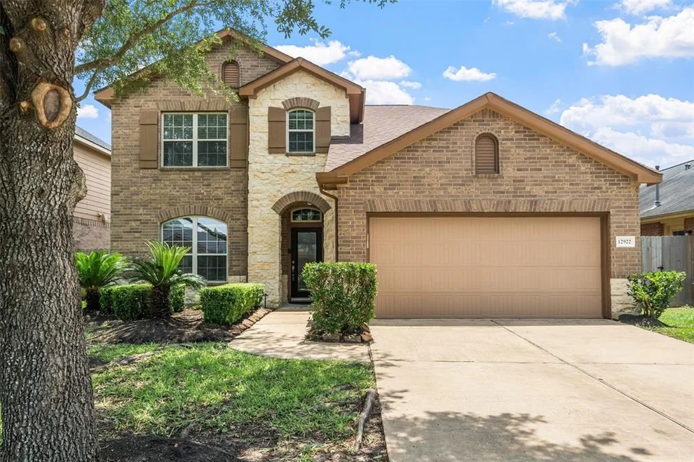 Unit for sale at 12922 Northpointe Bend Drive, Tomball, TX 77377