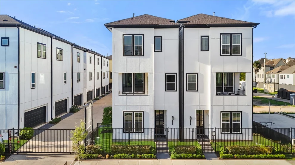 Unit for sale at 2704 Grand Fountains Drive, Houston, TX 77054