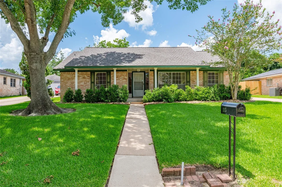 Unit for sale at 1115 Newport Boulevard, League City, TX 77573