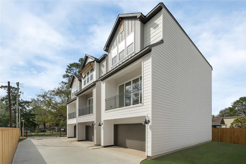 Unit for sale at 826 Curtin Street, Houston, TX 77018