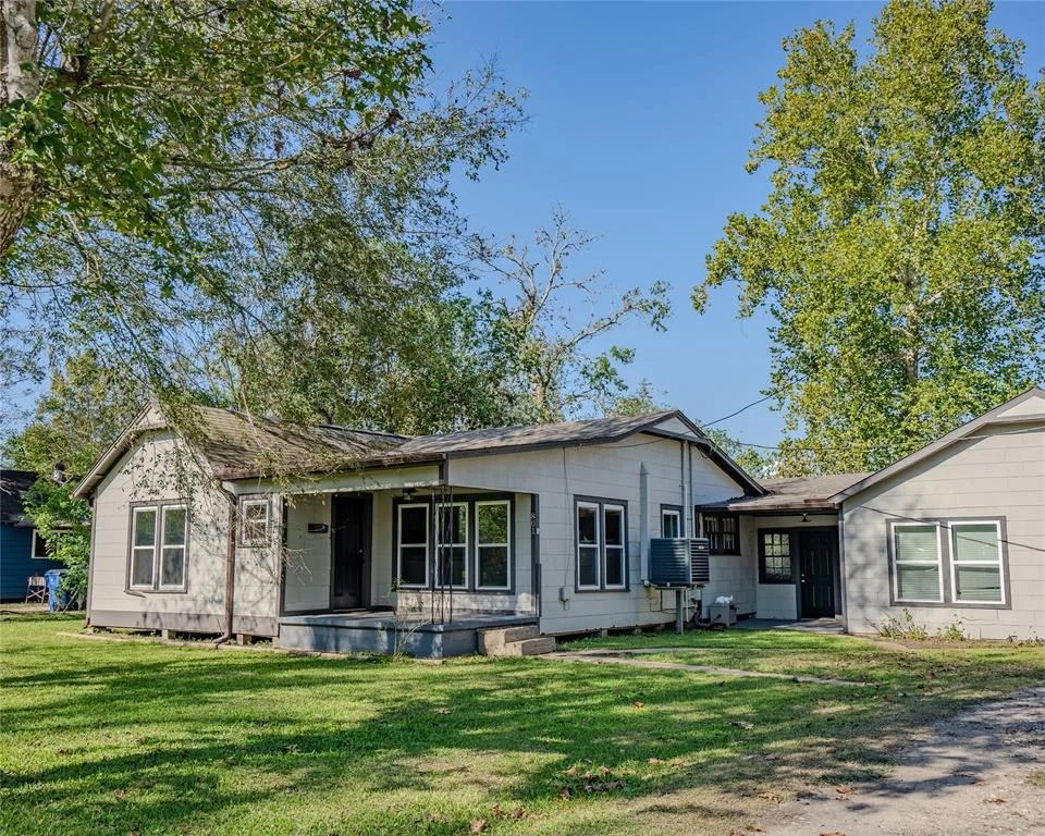 Unit for sale at 801 Alice Street, Sweeny, TX 77480
