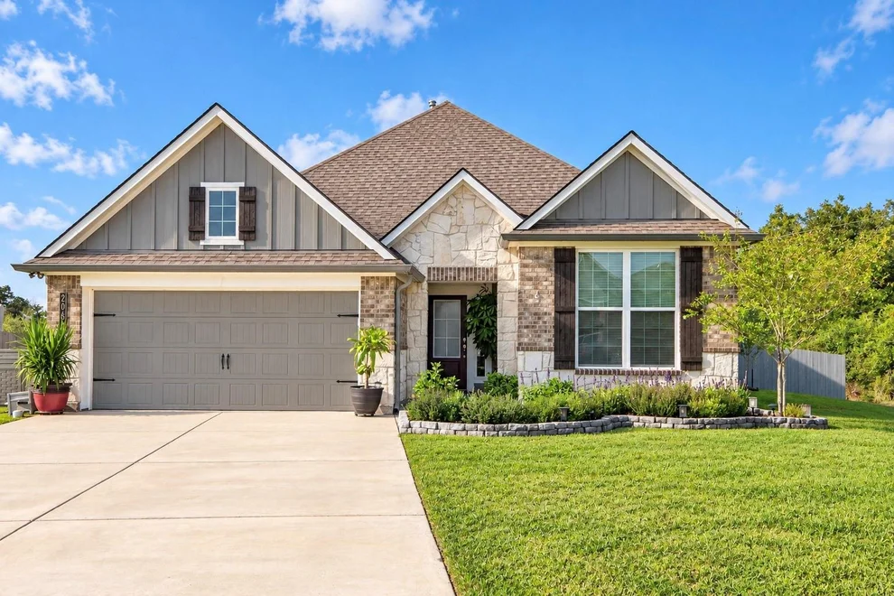 Unit for sale at 2062 Winepress Road, Brenham, TX 77833