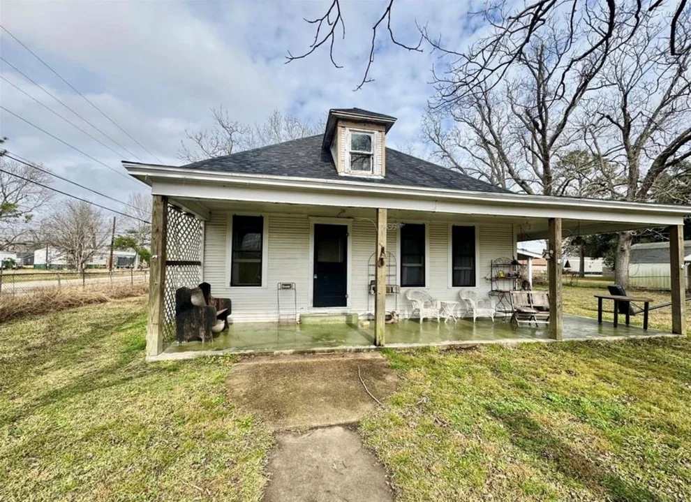 Unit for sale at 188 Elm Street, Blessing, TX 77419