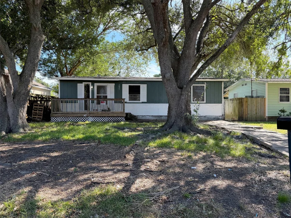 Unit for sale at 1821 Oriole Drive, League City, TX 77573