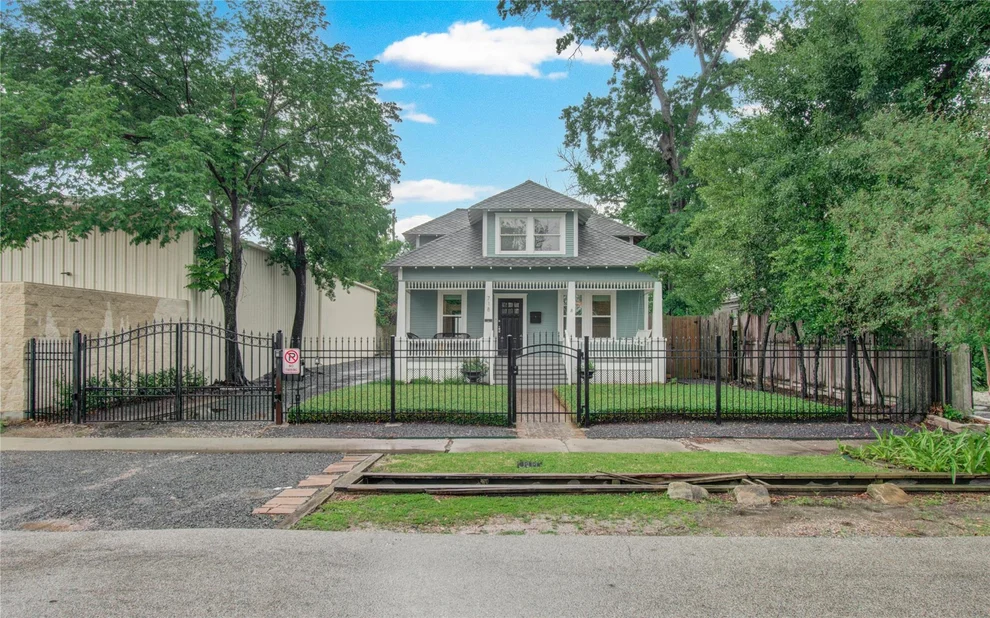 Unit for sale at 718 W 17th Street, Houston, TX 77008