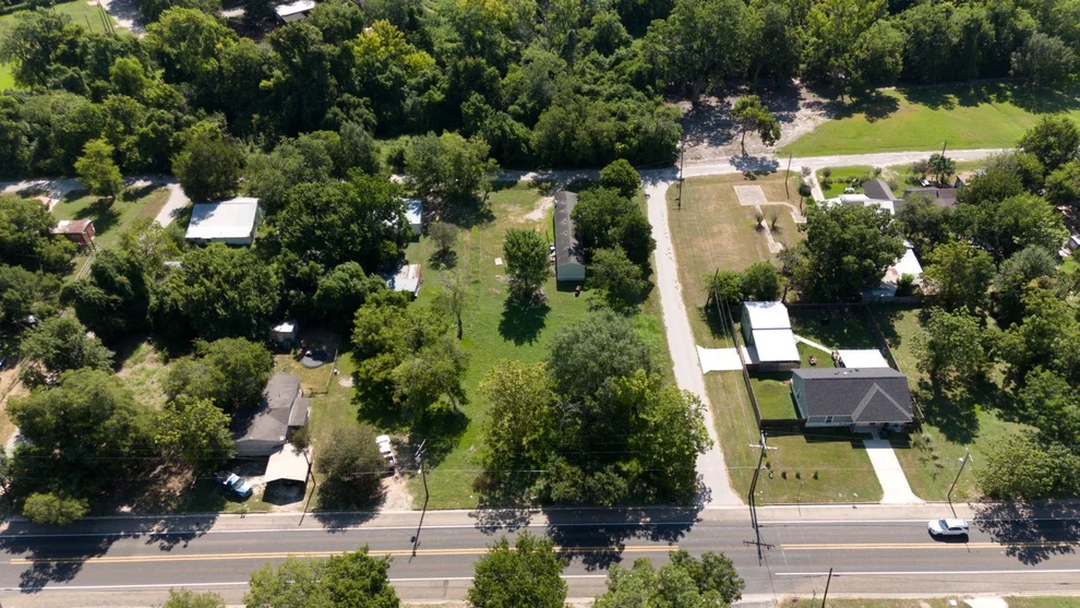 Unit for sale at 904 Piedmont Drive, Navasota, TX 77868
