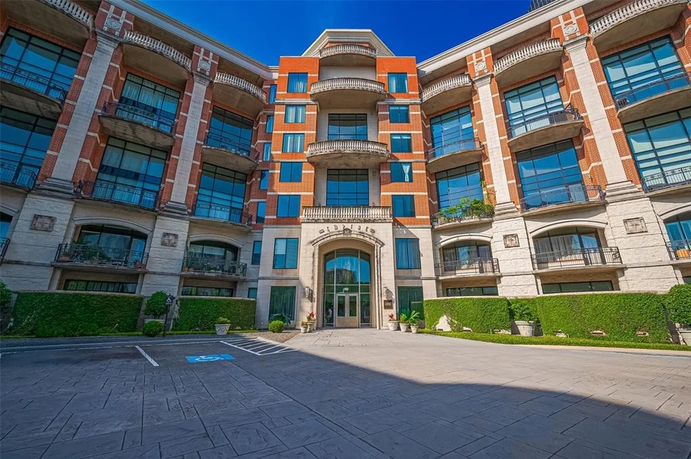 Unit for sale at 5005 Hidalgo Street, Houston, TX 77056