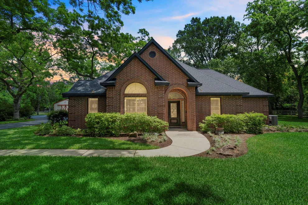 Unit for sale at 4002 Glenwood Drive, Richmond, TX 77406