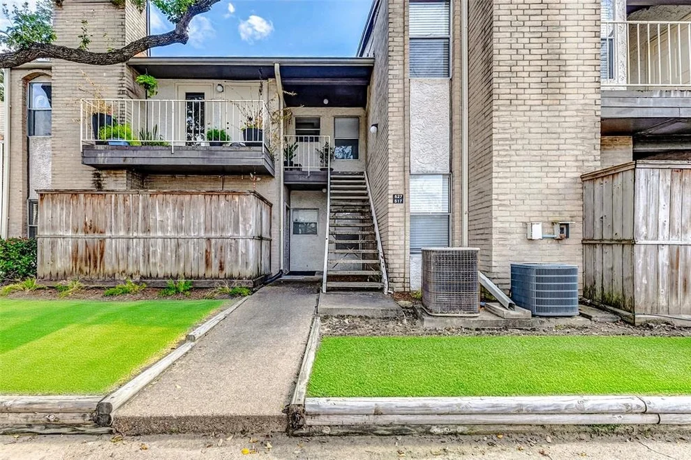 Unit for sale at 2011 Spenwick Drive, Houston, TX 77055