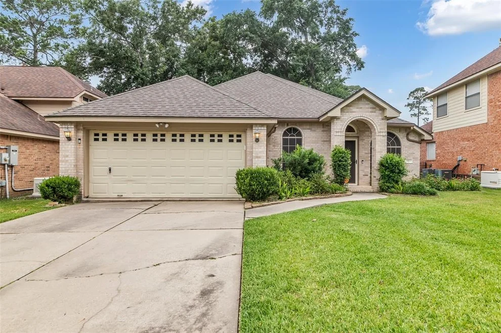 Unit for sale at 27 Laguna Road, Montgomery, TX 77356