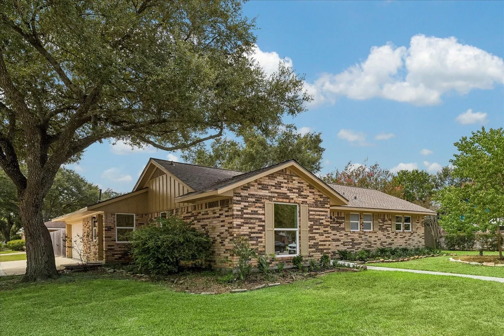 Unit for sale at 4802 Elm Street, Pearland, TX 77581