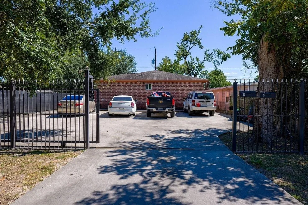 Unit for sale at 6820 Petre Drive, Houston, TX 77076