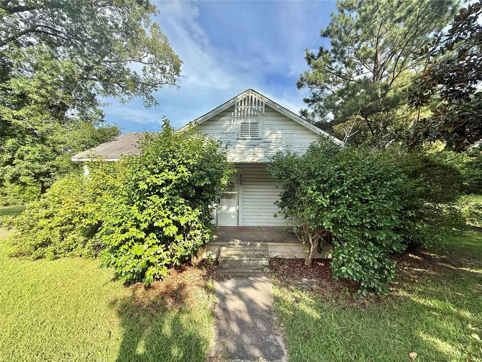 Unit for sale at 809 W Elder, Colmesneil, TX 75938