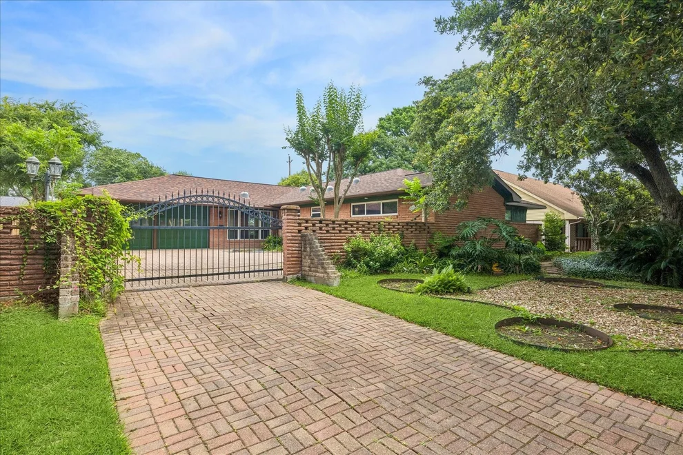 Unit for sale at 5418 Queensloch Drive, Houston, TX 77096