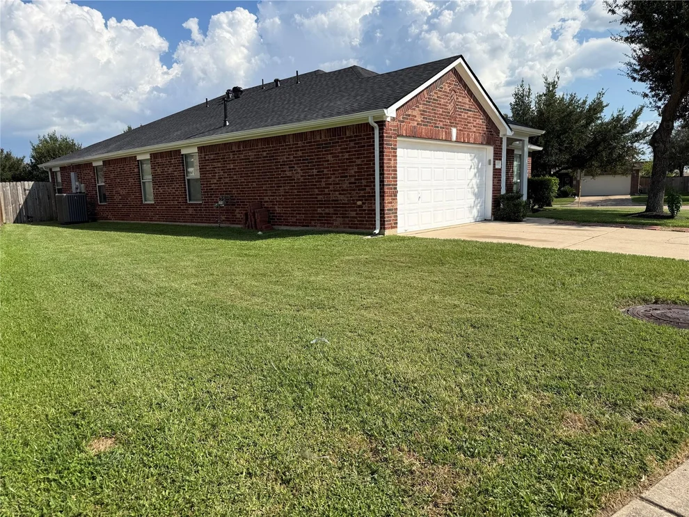 Unit for sale at 10002 Noisy Waters Dr Drive, Houston, TX 77095