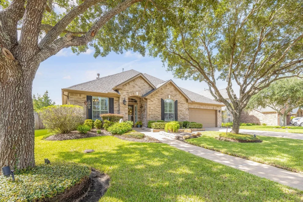 Unit for sale at 3309 Castle Creek Court, League City, TX 77573