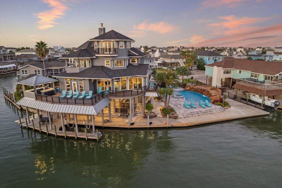 Unit for sale at 1331 Maui Drive, Tiki Island, TX 77554