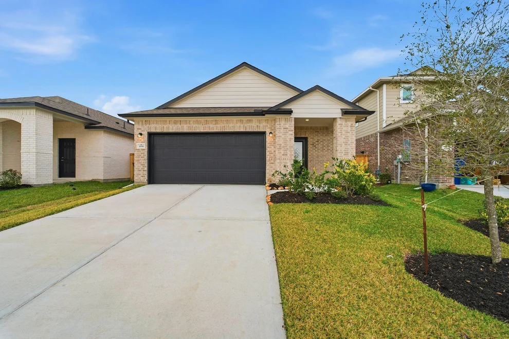 Unit for sale at 3191 Savannah Rose Drive, Angleton, TX 77515