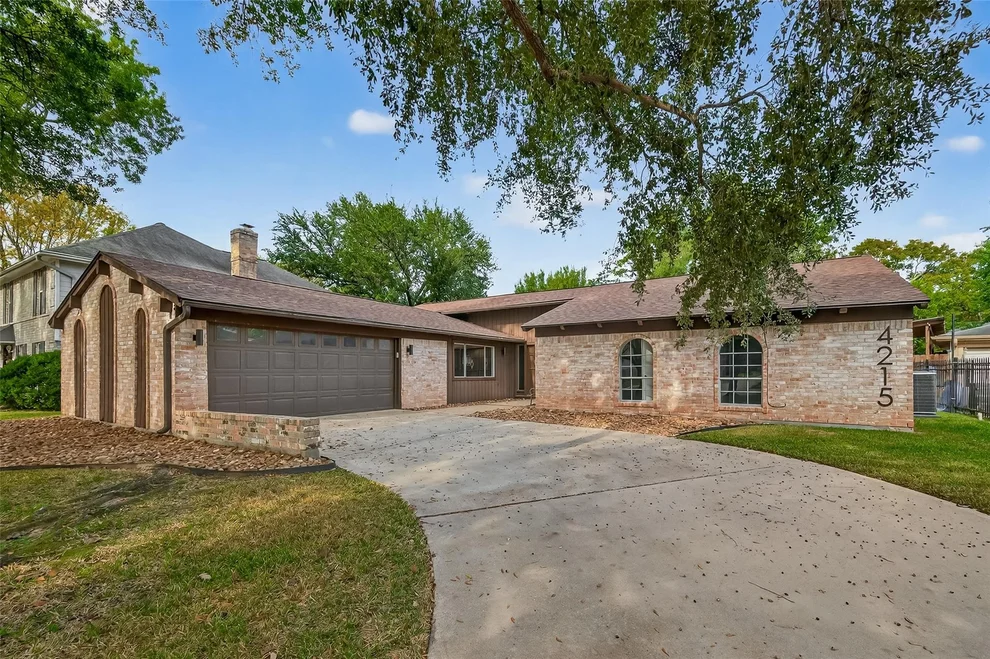Unit for sale at 4215 Long Grove Drive, Seabrook, TX 77586