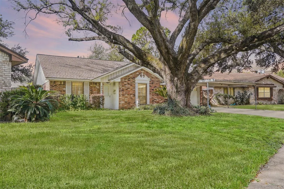 Unit for sale at 6031 Viking Drive, Houston, TX 77092
