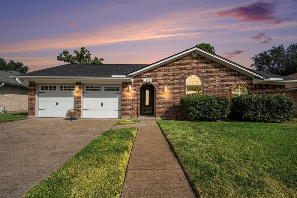 Unit for sale at 1009 La Nell Drive, Deer Park, TX 77536