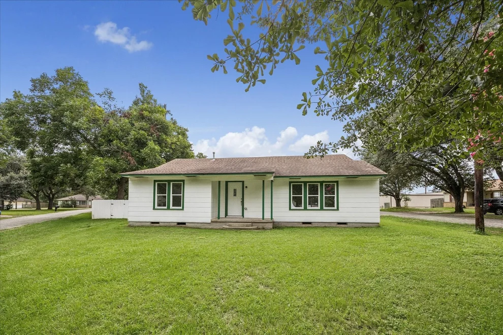 Unit for sale at 707 Oleander, Sealy, TX 77474