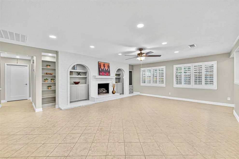 Unit for sale at 112 Dogwood Street, Sugar Land, TX 77478