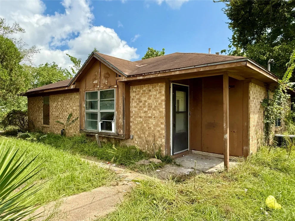 Unit for sale at 179 Mill Street, Willis, TX 77378